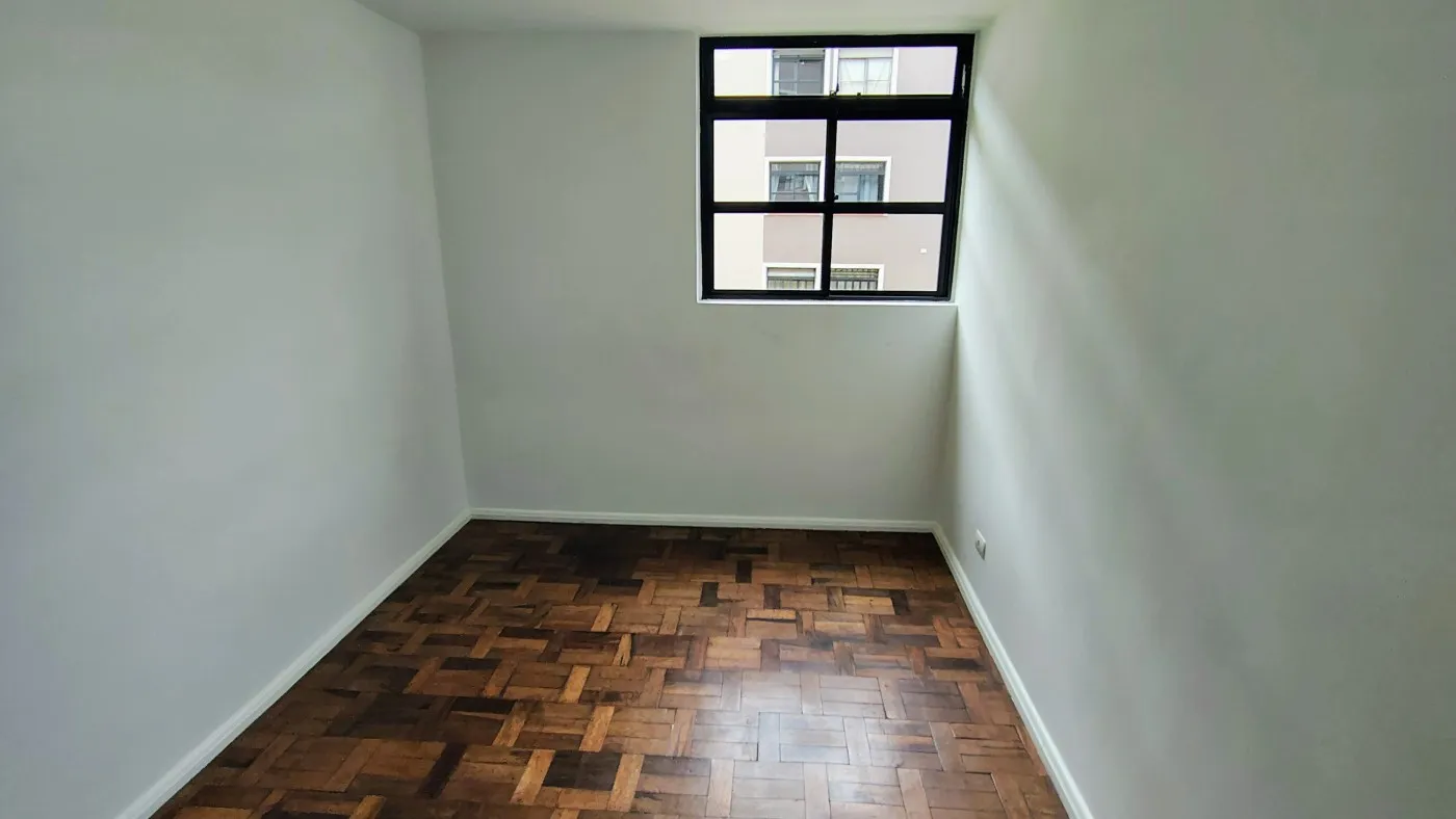Imagem Apartamento a venda nas Mercês com 3 quartos R$ 387.000,00.