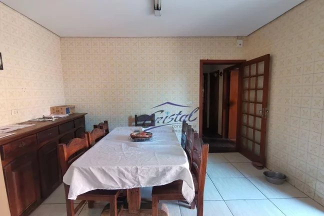 Imagem Casa Térrea de 240m² com 2 dormitórios 2 banheiros 2 vagas de garagem ótimo para construtores