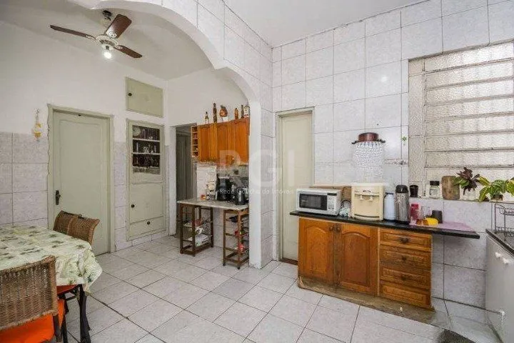 Imagem Casa para Venda - 290m², 3 dormitórios, 4 vagas - Santo Antonio