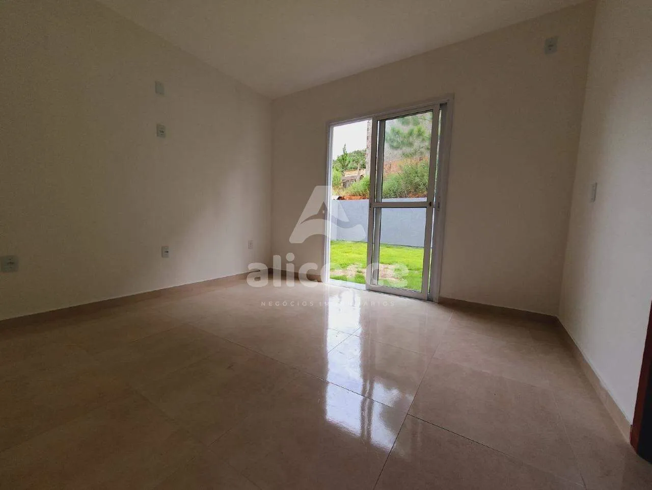 Imagem Sobrado à venda com 3 quartos 1 suíte, 105m² em Potecas São José