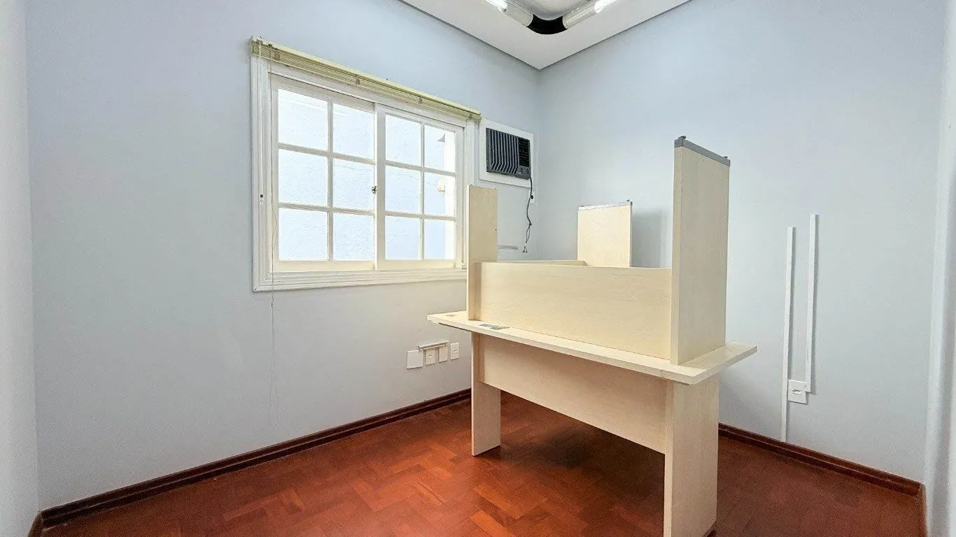 Imagem CASA 230m² 5 QUARTOS/SALAS, 3 VAGAS DE GARAGEM - USO RESIDENCIAL OU COMERCIAL
