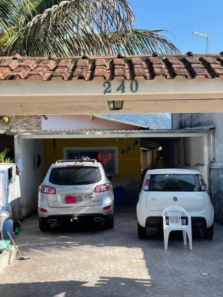 Imagem Casa em Ubatuba com 80 metros quadrados com 2 dormitórios, sala, cozinha, 2 banheiros, com vagas para 4 carros próximo a praia de Maranduba