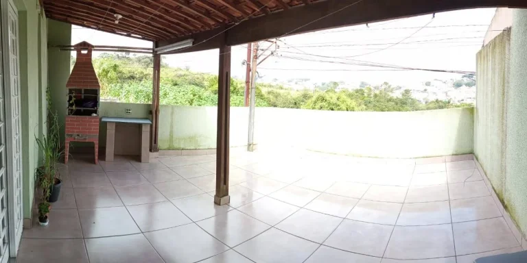 Imagem Sobrado Grande com 235 m² 3 Dormitórios e 2 vagas de Gargens