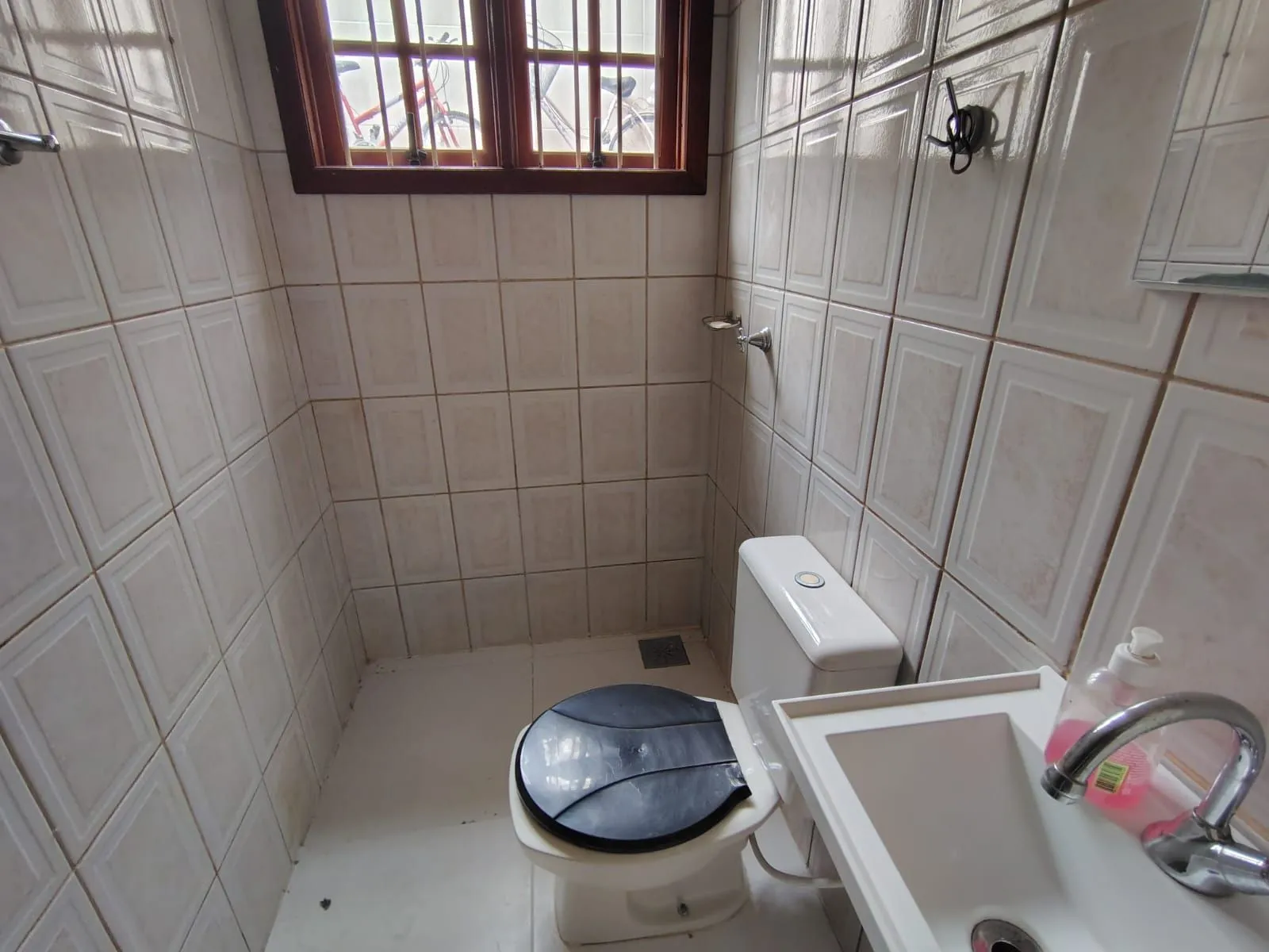 Imagem Casa no Bairro Nova Esteio com 200m² de área privativa e 03 (Três) quartos.