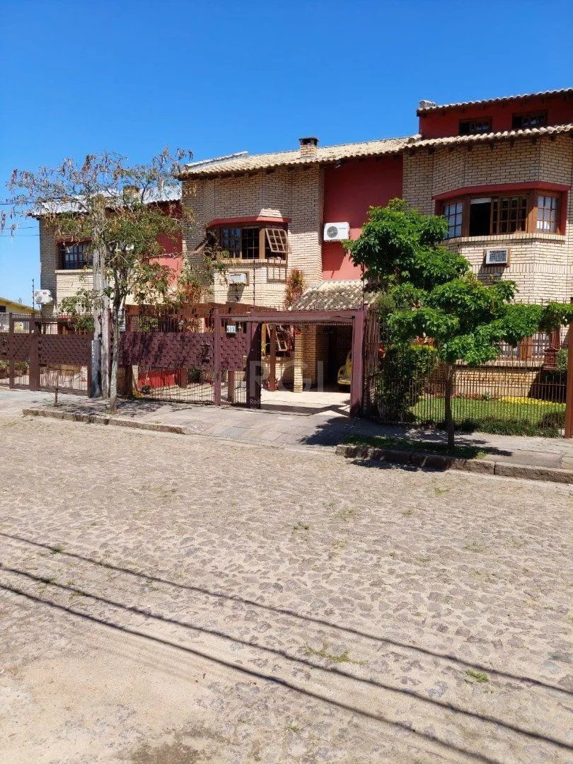 Imagem Casa para Venda - 156m², 3 dormitórios, sendo 1 suites, 2 vagas - Guarujá