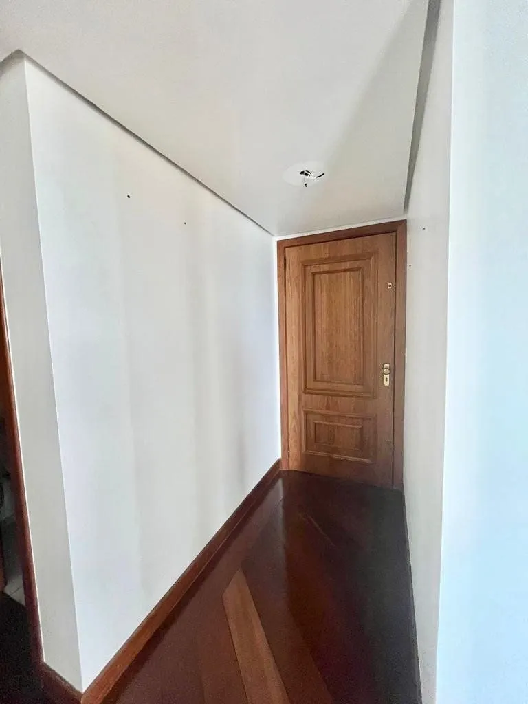 Imagem Apartamento de 4 dormitórios e 184m² à venda em Menino Deus, Porto Alegre.