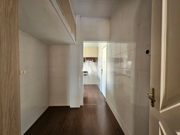 Imagem Apartamento 02 quartos, vista mar na quadra da praia no Boqueirão, garagem, dependência completa.