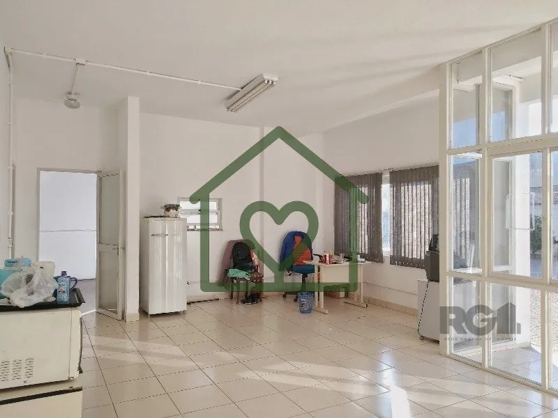 Imagem Depósito comercial localizado no bairro São João, com 615 m², pé direito 6,17 m, possui 01 port...