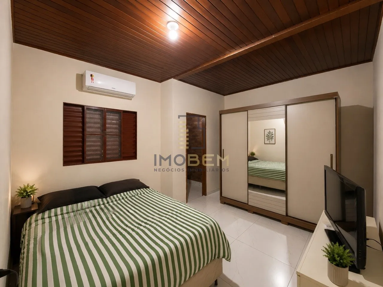 Imagem Linda casa disponível para venda no Setor Comercial de Sinop. 

Com 120 m² de área total, esta im...