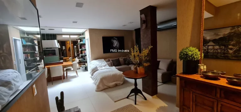 Imagem Casa em condomínio no Morumbi, São Paulo-SP: 4 quartos, 3 salas, 6 banheiros, 4 vagas e 340m² de área. Agende sua visita agora!