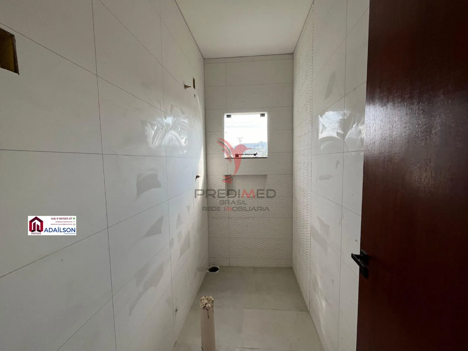 Imagem CASA COM UM SUÍTE TERRENO DE ESQUINA - AMPLO ESPAÇO MUITO BEM LOCALIZADA