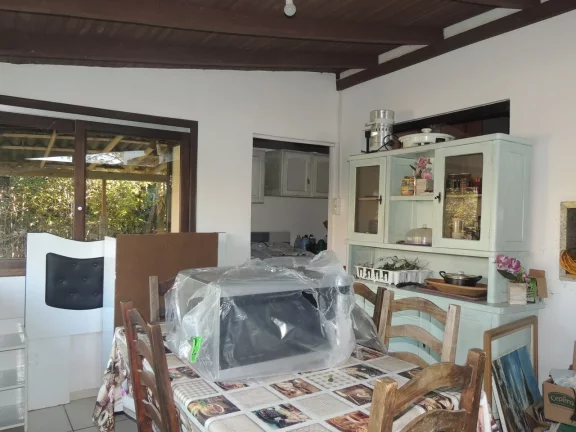 Imagem Casa Espaçosa de 4 Quartos com Pomar em Campo Duna, Garopaba-SC. Escritura Pública.