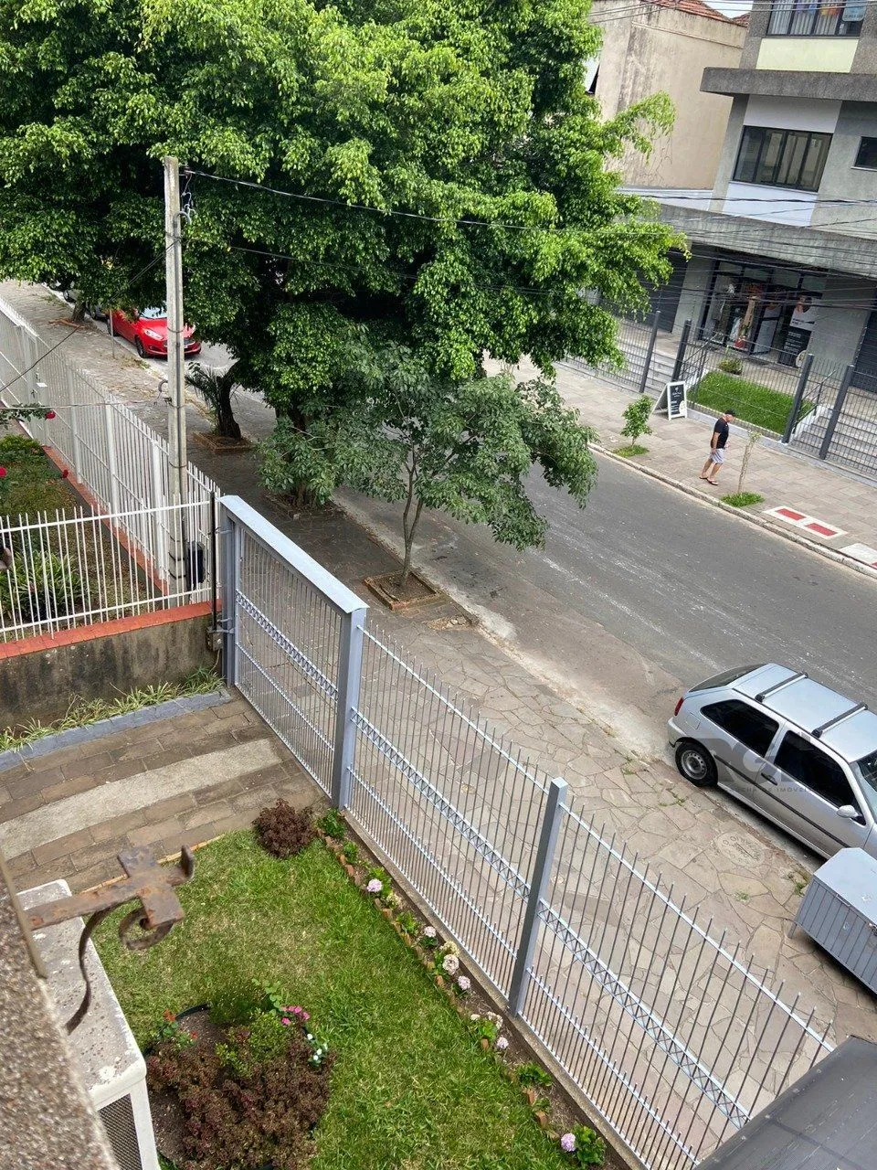 Imagem Apartamento de 2 dormitórios, sala, cozinha, banheiro, área de serviço com vaga de garagem escriturada e coberta