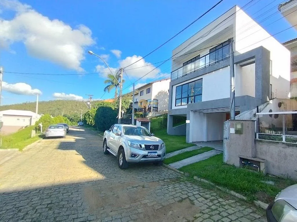 Imagem Casa em Condomínio para Venda em Teresópolis / RJ no bairro Albuquerque