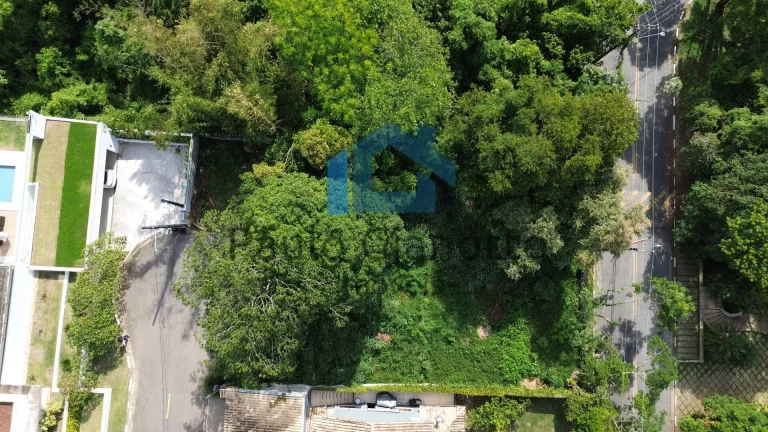 Imagem Terreno à venda em Condomínio na Granja Viana