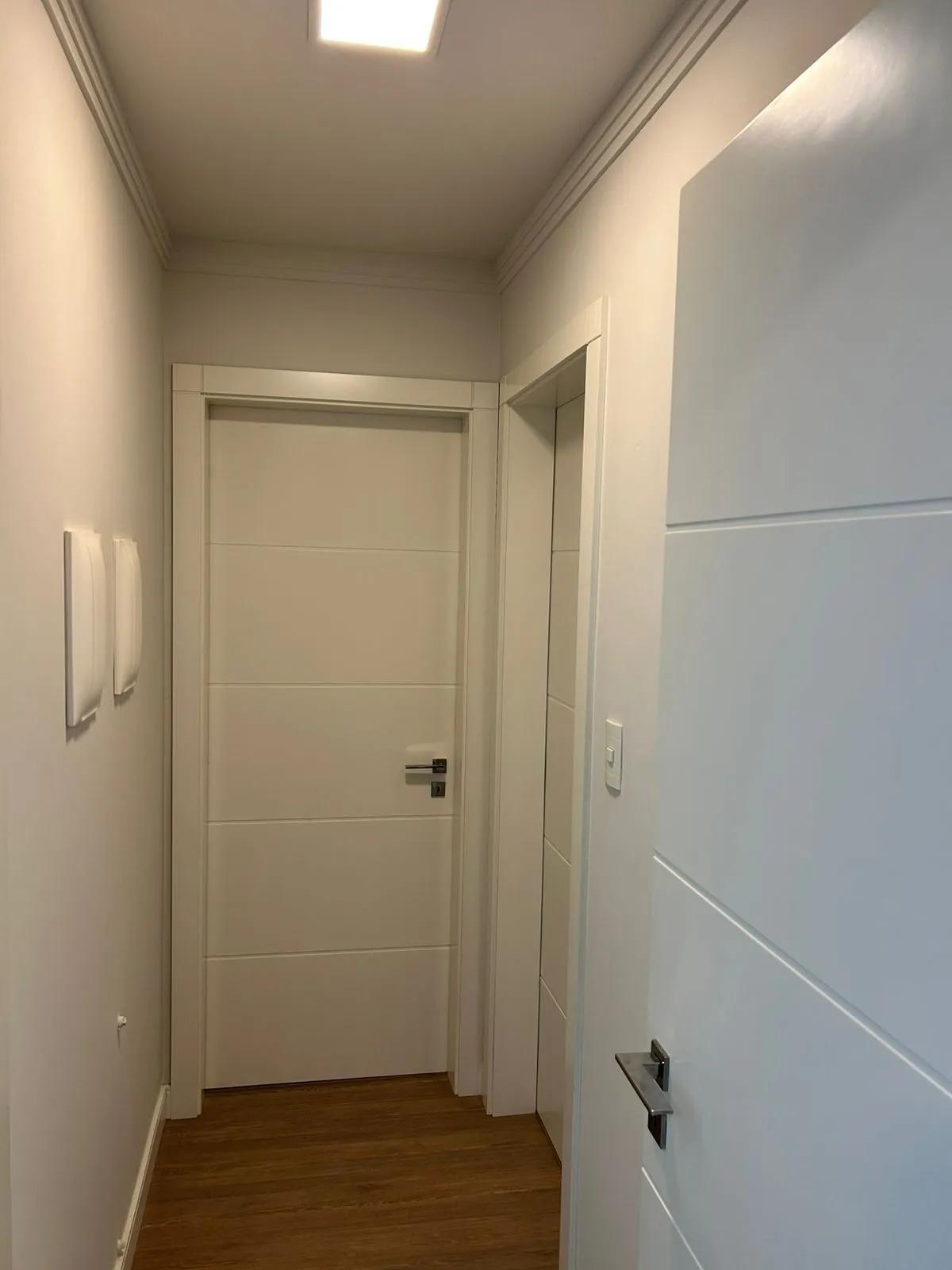 Imagem Lindo Apto mobiliado 2 dorm suíte box duplo na rua coberta no coração de Canela