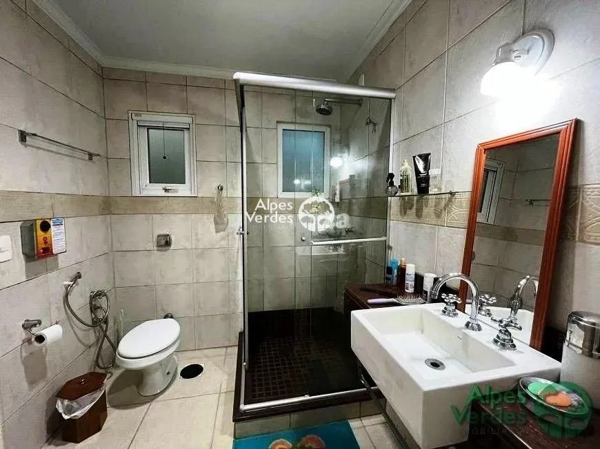 Imagem Casa com 2 quartos, 121,00m2, à venda em Canela, Palace Hotel