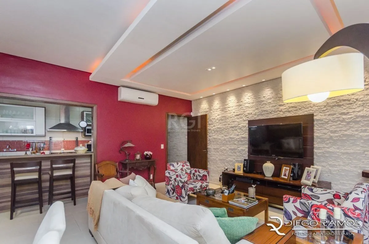 Imagem Casa para Venda - 216m², 4 dormitórios, sendo 1 suites, 4 vagas - Menino Deus