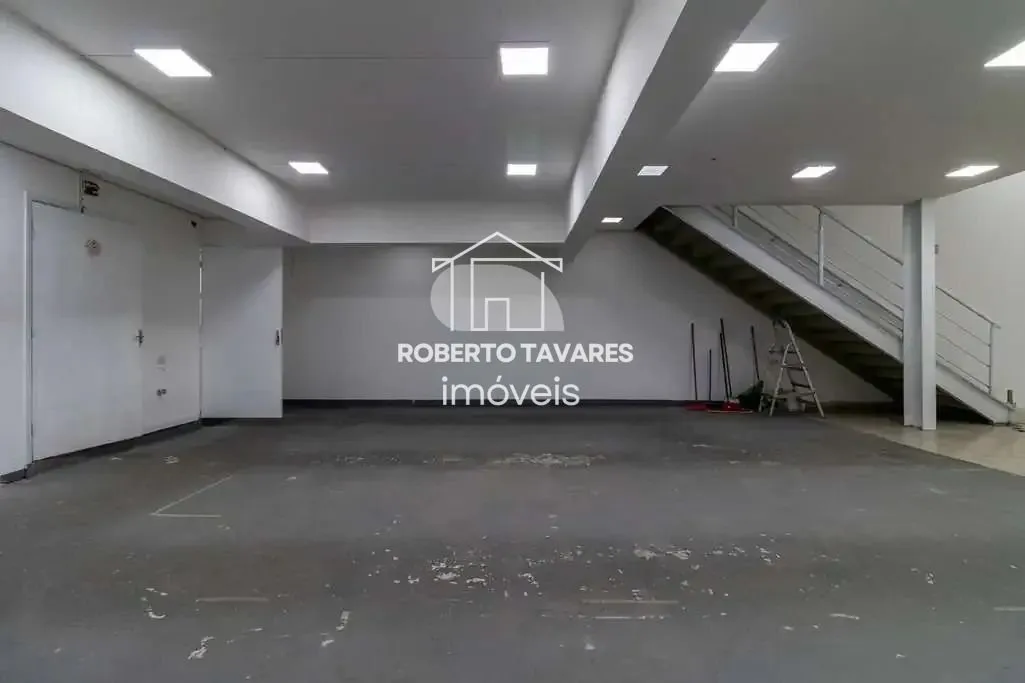 Imagem Prédio com 946,05 M² contendo terreno de 8,10 de largura x 44m de profundidade. Excelente localização, entre duas estações de metrô - Estação Marechal Deodoro e Santa Cecilia.