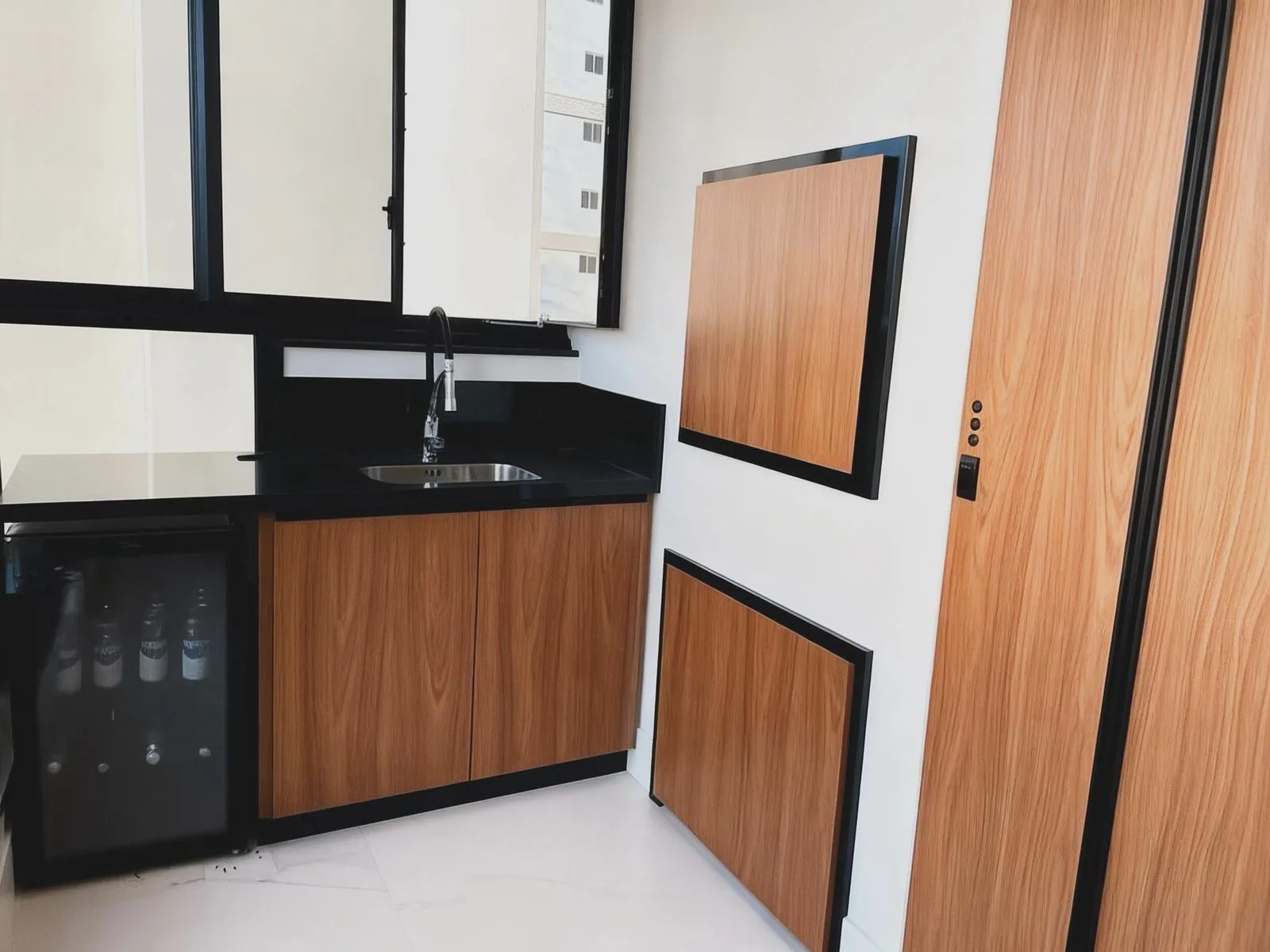 Imagem LUXO NA QUADRA DO MAR EM MEIA PRAIA ITAPEMA: 127m² MOBILIADO COM 3 SUÍTES E 3 VAGAS