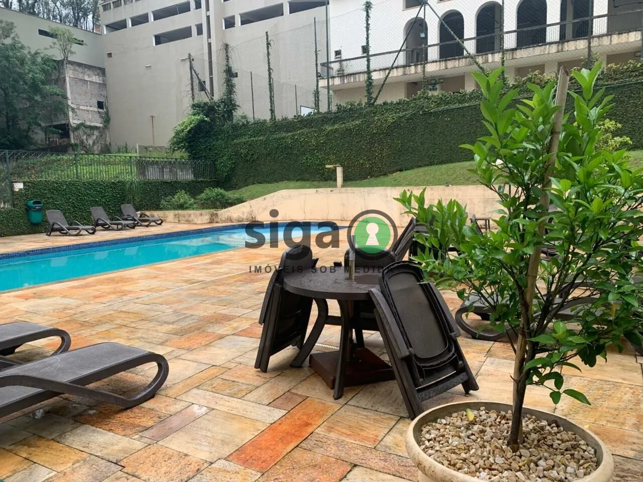 Imagem VENDE Apartamento na Vila Suzana (Região do MORUMBI) com 2 quartos, uma suíte e 2 vagas