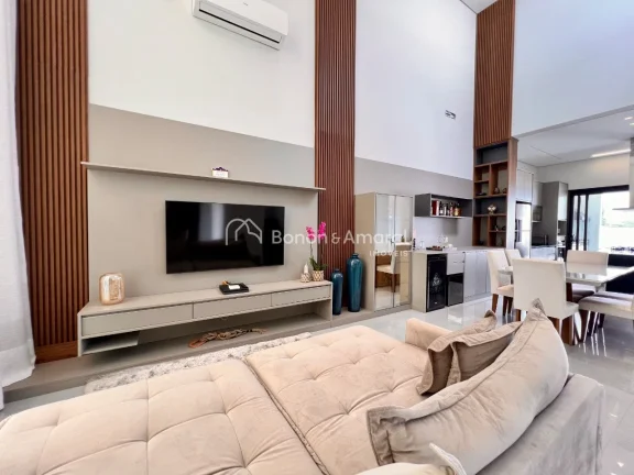 Imagem Casa de condominio a venda em Valinho!!

Residência térrea de alto padrão ? porteira fechada

Um ...