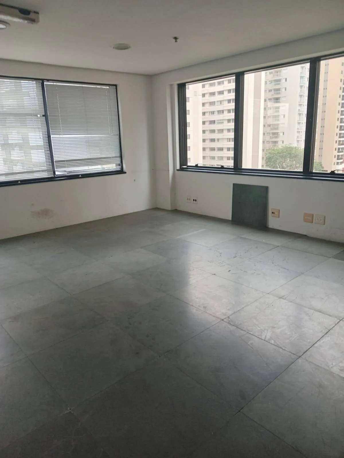 Foto do imóvel Sala Comercial no Centro de Alphaville - 250m² com 6 Vagas e Infraestrutura Completa em ALPHAVILLE CENTRO INDUSTRIAL E EMPRESARIAL/ALPHAVILLE., BARUERI - SP