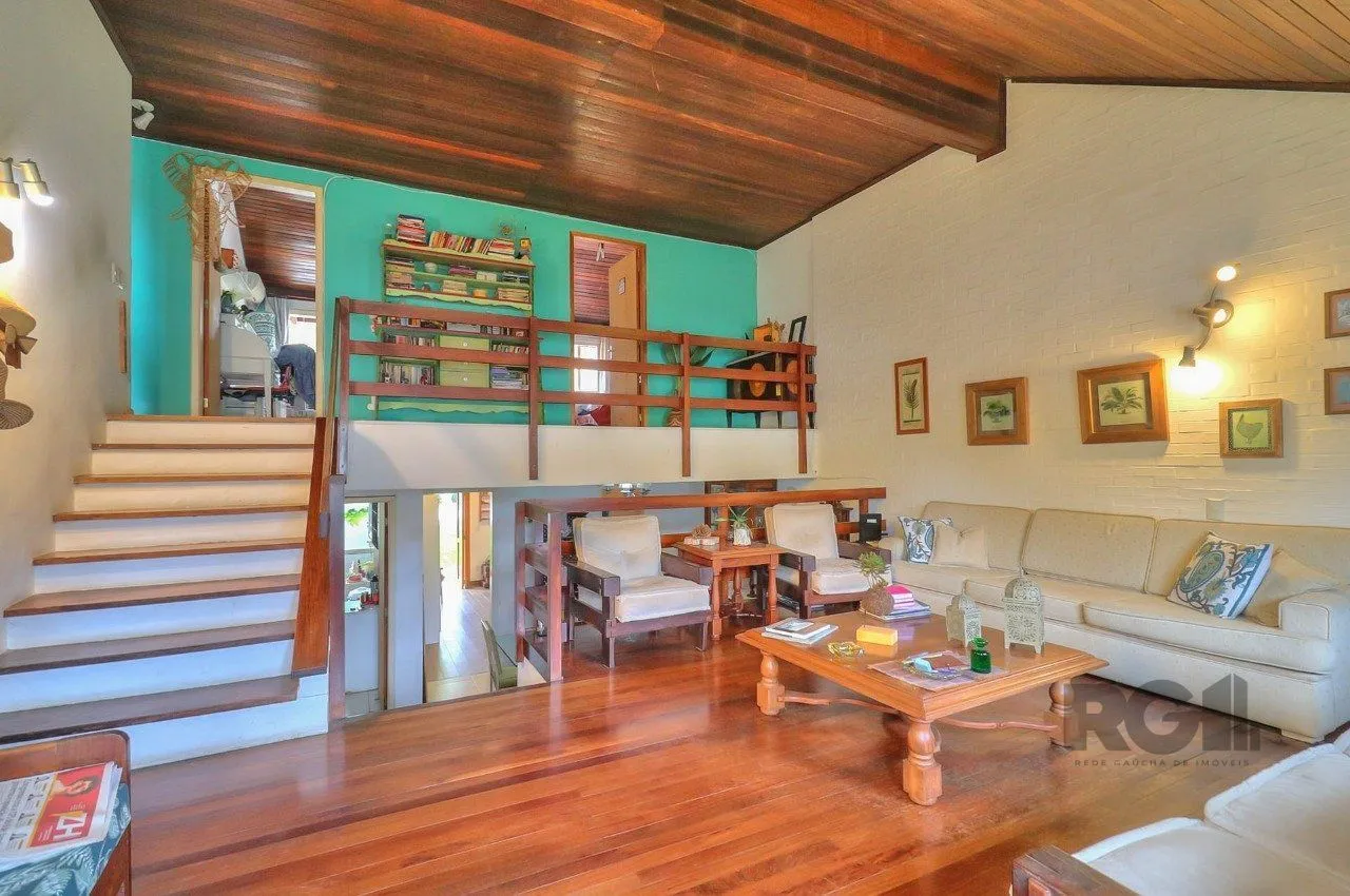Imagem Casa a venda composta de 4 dormitórios no bairro Jardim Isabel em Porto Alegre