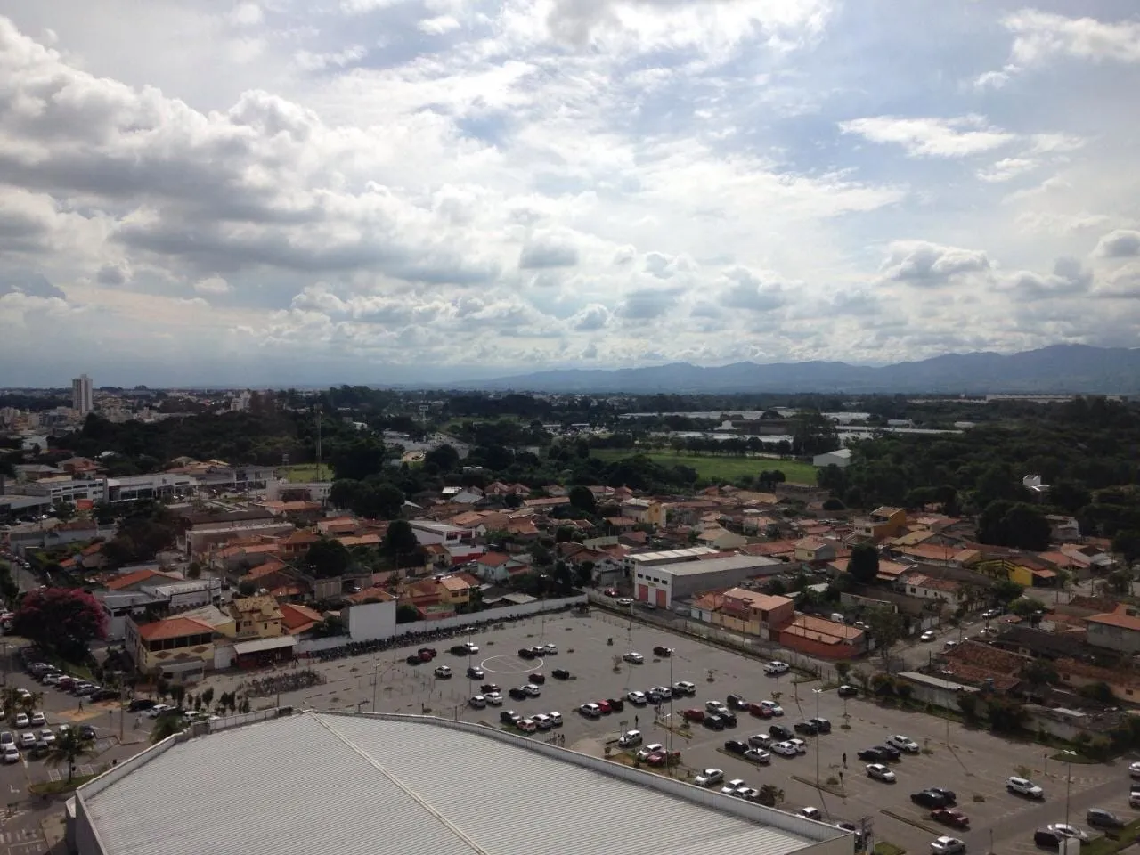 Foto do imóvel Excelente Apartamento ao lado Taubaté Shopping - Condomínio UNIQUE - Andar alto 16° - Vis...