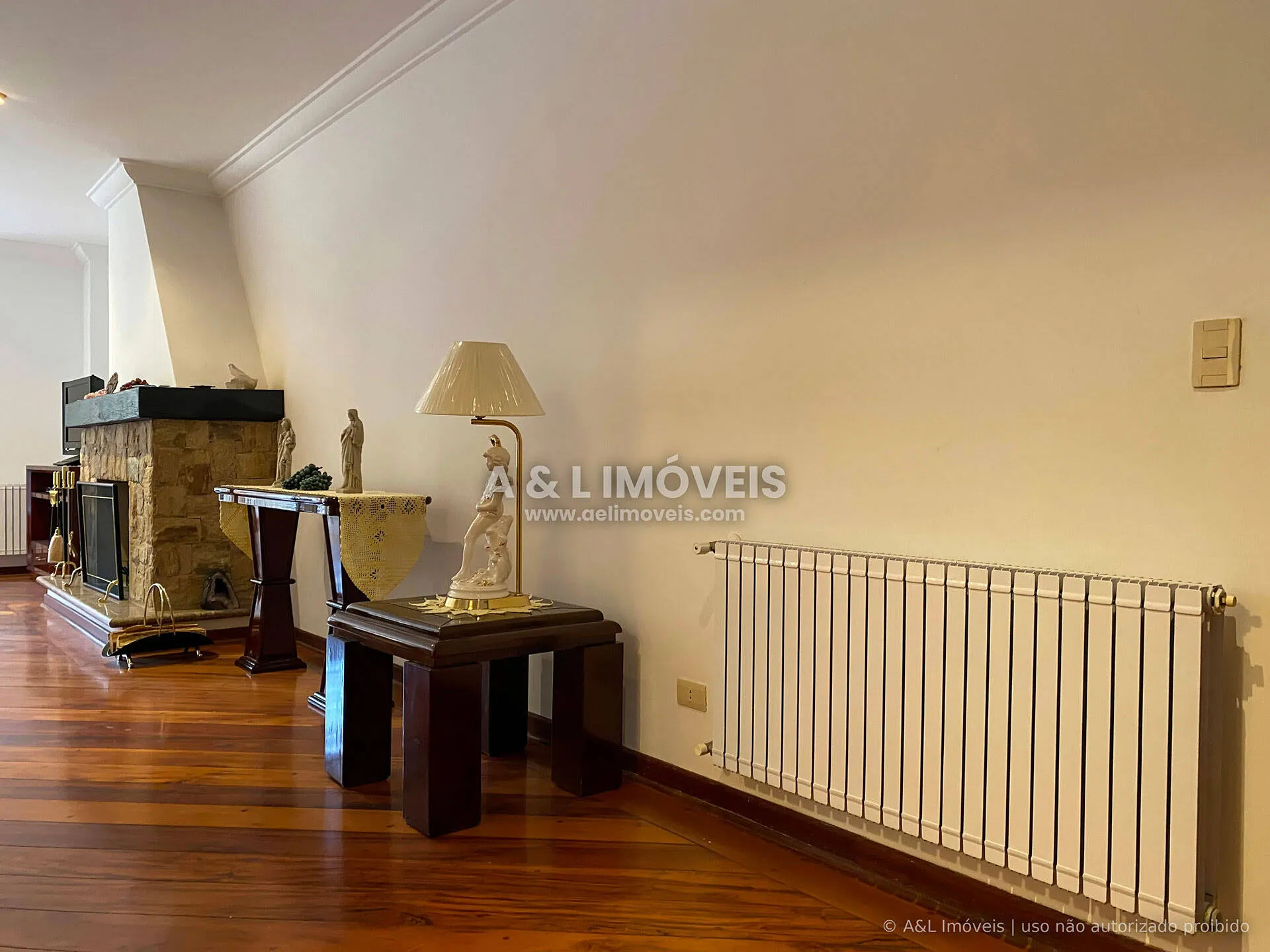 Imagem Apartamento próximo ao Capivari com 3 suítes e calefação