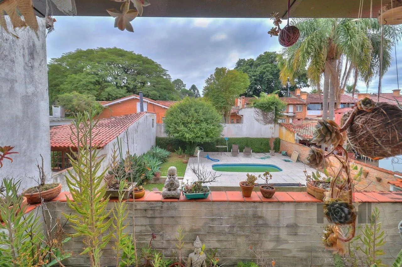 Imagem Casa a venda composta de 4 dormitórios no bairro Jardim Isabel em Porto Alegre