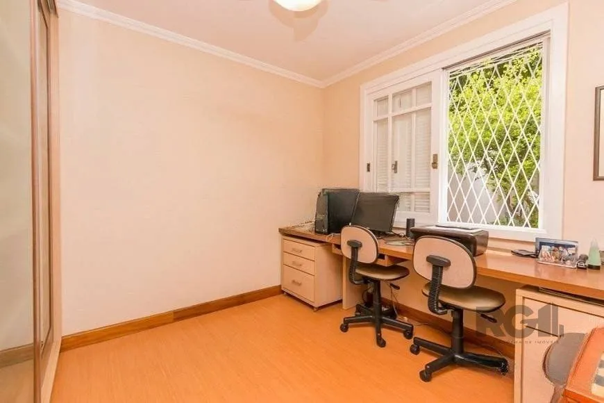 Imagem Casa de 380m² - 4 dormitórios, 2 suítes, 4 vagas no bairro Bom Jesus