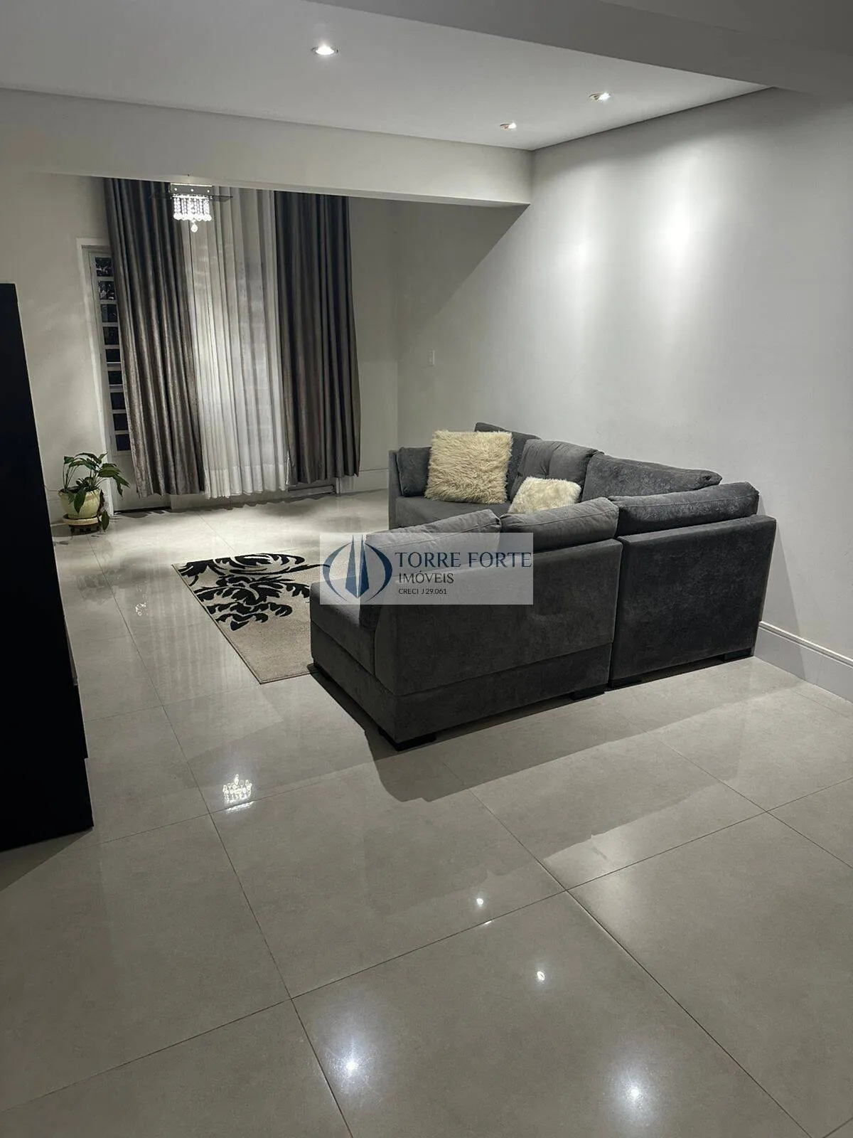 Imagem Sobrado com 3 dormitorios 3 suites 2 vagas de garagem no Parque Savoy City.