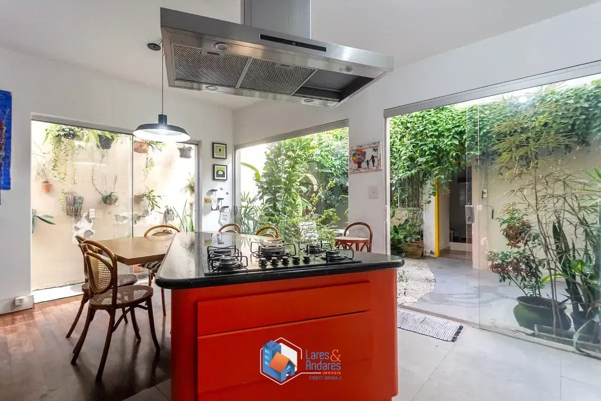 Imagem Sobrado para venda em Campo Belo com 3 quartos, sendo 1 suíte, 179m²