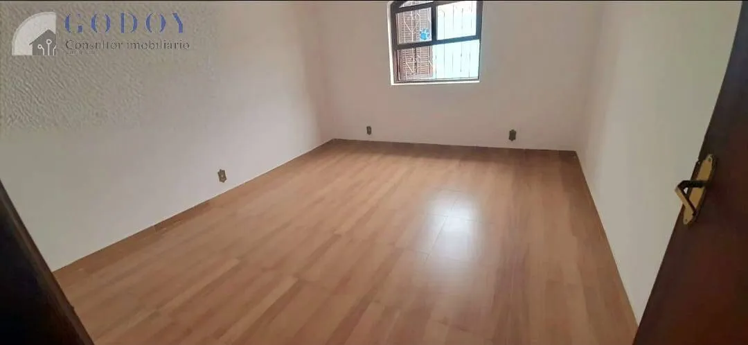 Imagem Casa térrea com suíte, escritório e varanda próxima ao Hospital Unimed