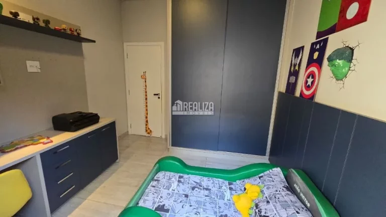 Imagem Casa à venda com 3 dormitórios e energia fotovoltaica no Condomínio Estância dos Ipês, em Uberaba