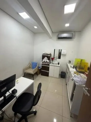 Imagem Ponto comercial no centro do cristo rei - com 7 salas e 2 casas nos fundos