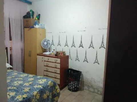 Imagem VENDA DE SOBRADO NO JORDANÓPOLIS, EM ARUJÁ/SP, 80m² c/ 2 quartos, sala de estar, churrasqueira, quintal com vista linda, jardim e 5 vagas CONSULTE-NOS