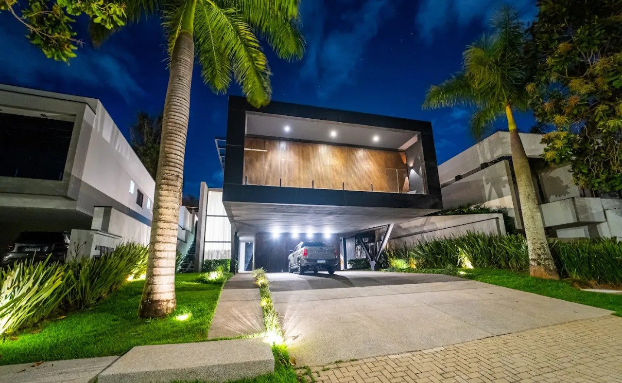 Foto do imóvel Magnífica casa à venda em Alphaville Nova Esplanada, Votorantim-SP: 3 quartos, 3 suítes, 2 salas, 4 banheiros, 4 vagas - 414,93 m². em ALPHAVILLE NOVA ESPLANADA, VOTORANTIM - SP