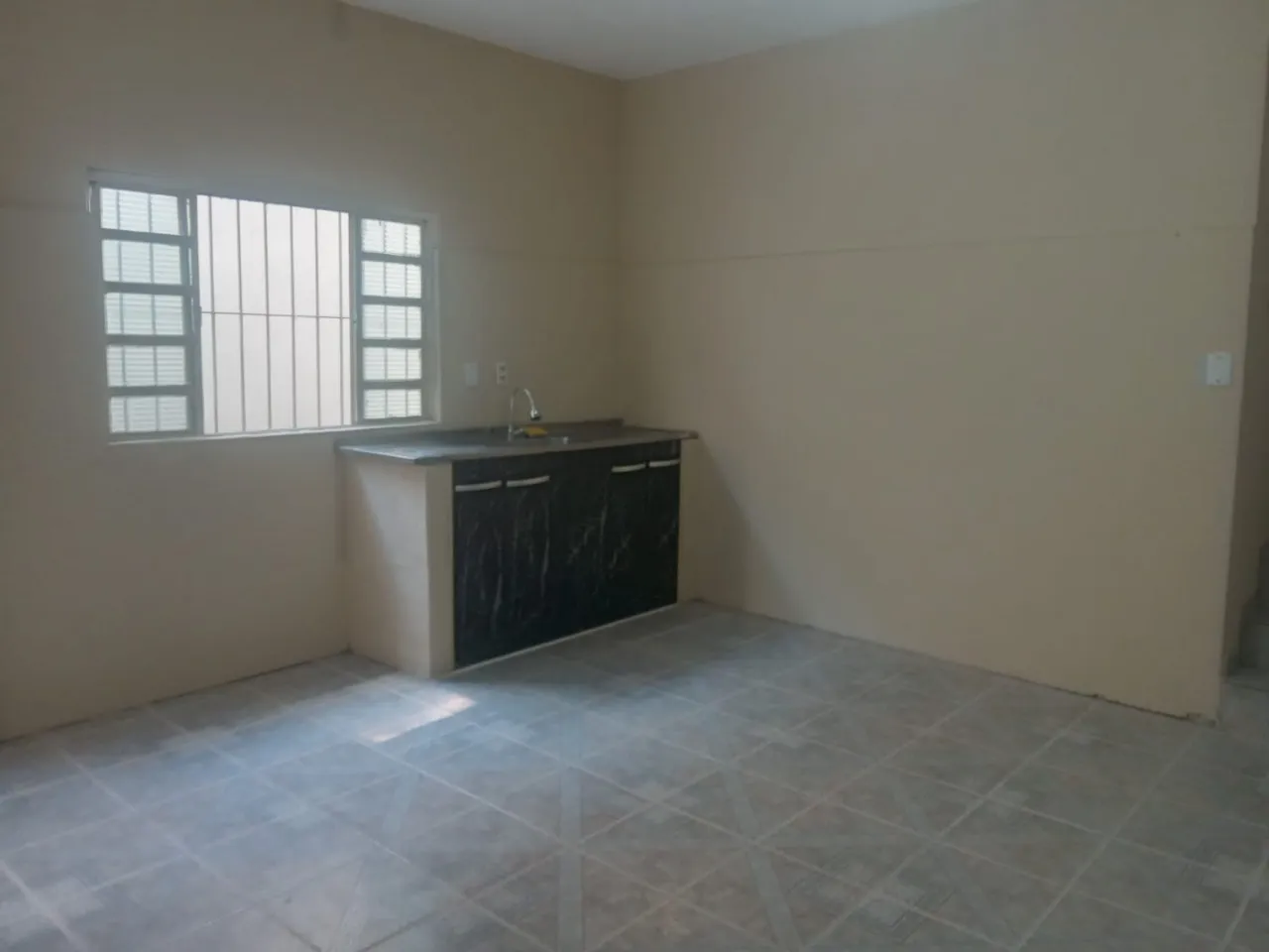 Imagem Casa Comercial para Locação: Imóvel de Alto Padrão com 2 Quartos, 1 Suíte e Vaga de Garagem no Jardim América, Sorocaba-SP
