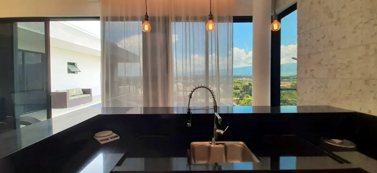 Imagem Casa à venda 3 Quartos, 3 Suites, 4 Vagas, 489M², Village Mantiqueira, Guaratinguetá - SP