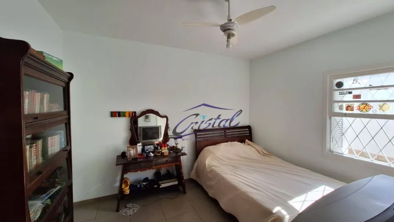 Imagem Casa térrea elevada com 4 quartos 4 suítes 4 vagas de garagem com piscina.