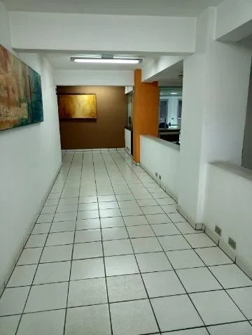 Imagem VENDA DE PRÉDIO COMERCIAL NO CENTRO DE ARUJÁ/SP, OPORTUNIDADE com 300m², em uma das principais avenidas da cidade com recepção e vagas! CONSULTE-NOS.