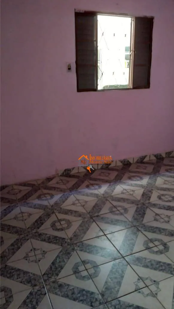 Imagem Sobrado com 6 dormitórios à venda, 270 m² por R$ 350.000,00 - Cidade Soberana - Guarulhos/SP