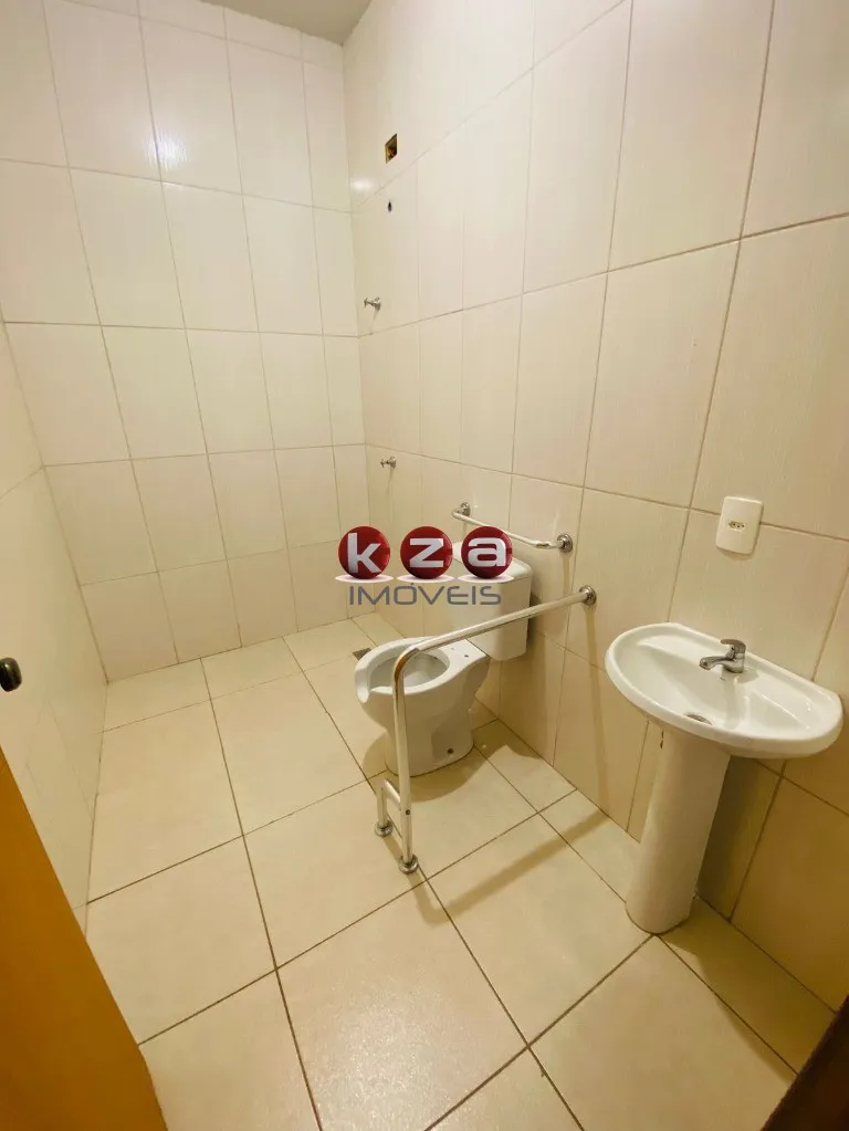 Imagem Galpão Comercial para Locação em Vinhedo-SP - Jardim São Lucas: 1 Sala, 3 Banheiros, 3 Vagas de Garagem, 200m² de Área.