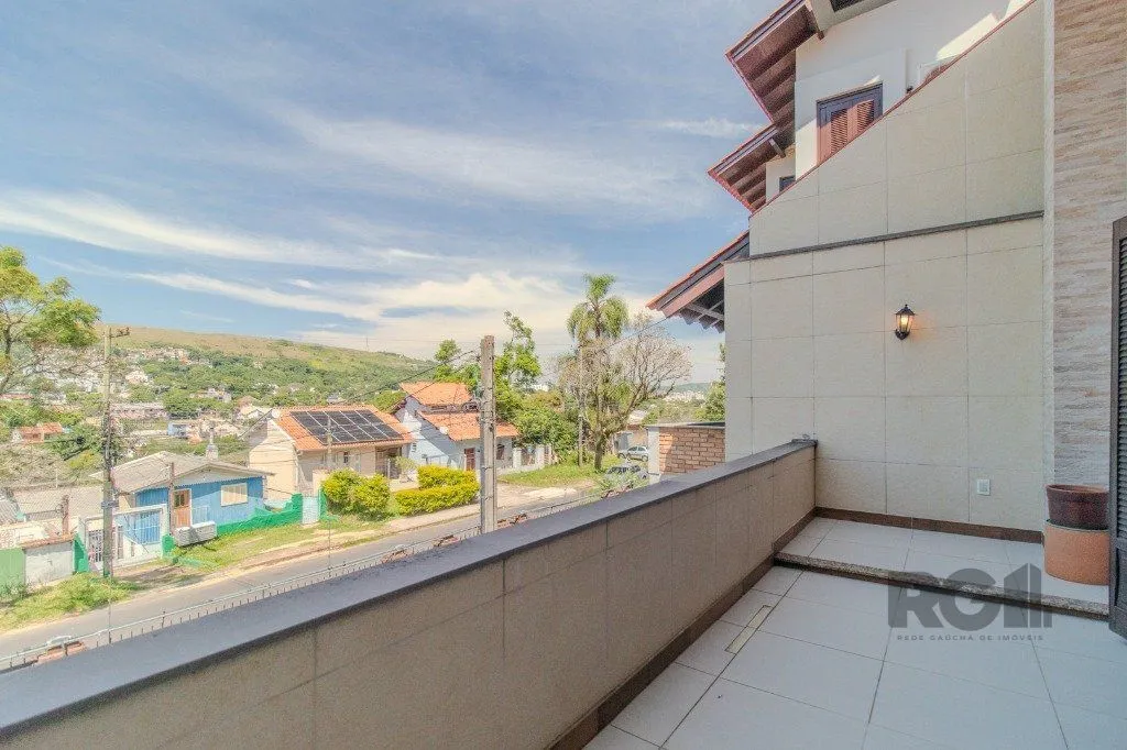 Imagem Linda casa de 04 dormitórios com vista livre no Bairro Teresópolis