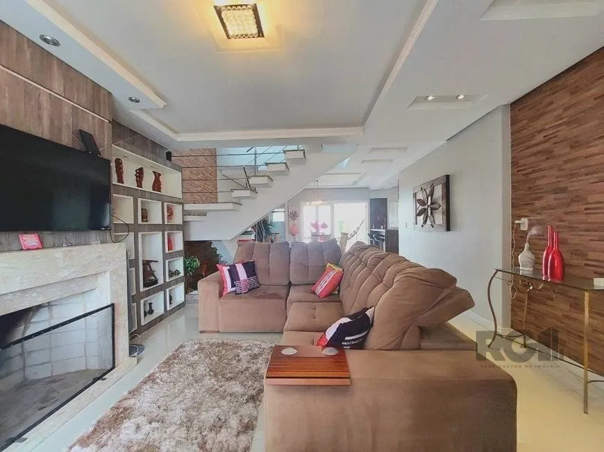 Imagem Excelente casa de 250m² com 3 dormitórios no bairro Sarandi.