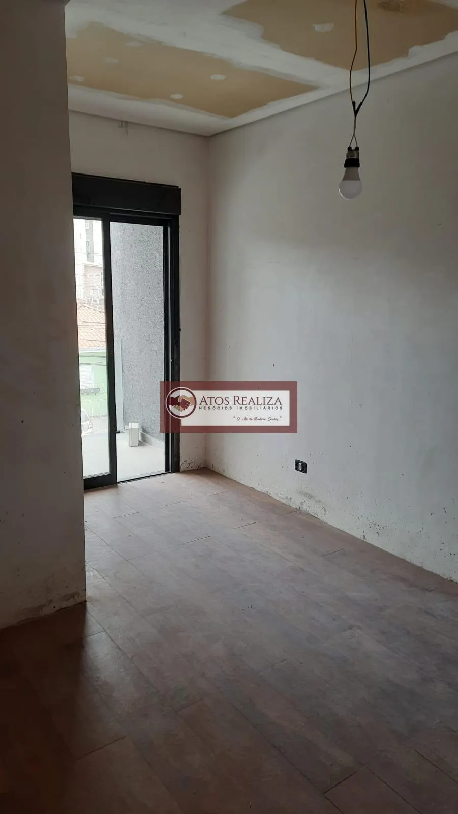 Imagem Sobrado com 3 Dormitórios, sendo 1 suíte , sendo com sacada, 100 m² de área útil, sala, cozinha, lavabo, conceito aberto, área gourmet, lavanderia, garagem para 2 autos.