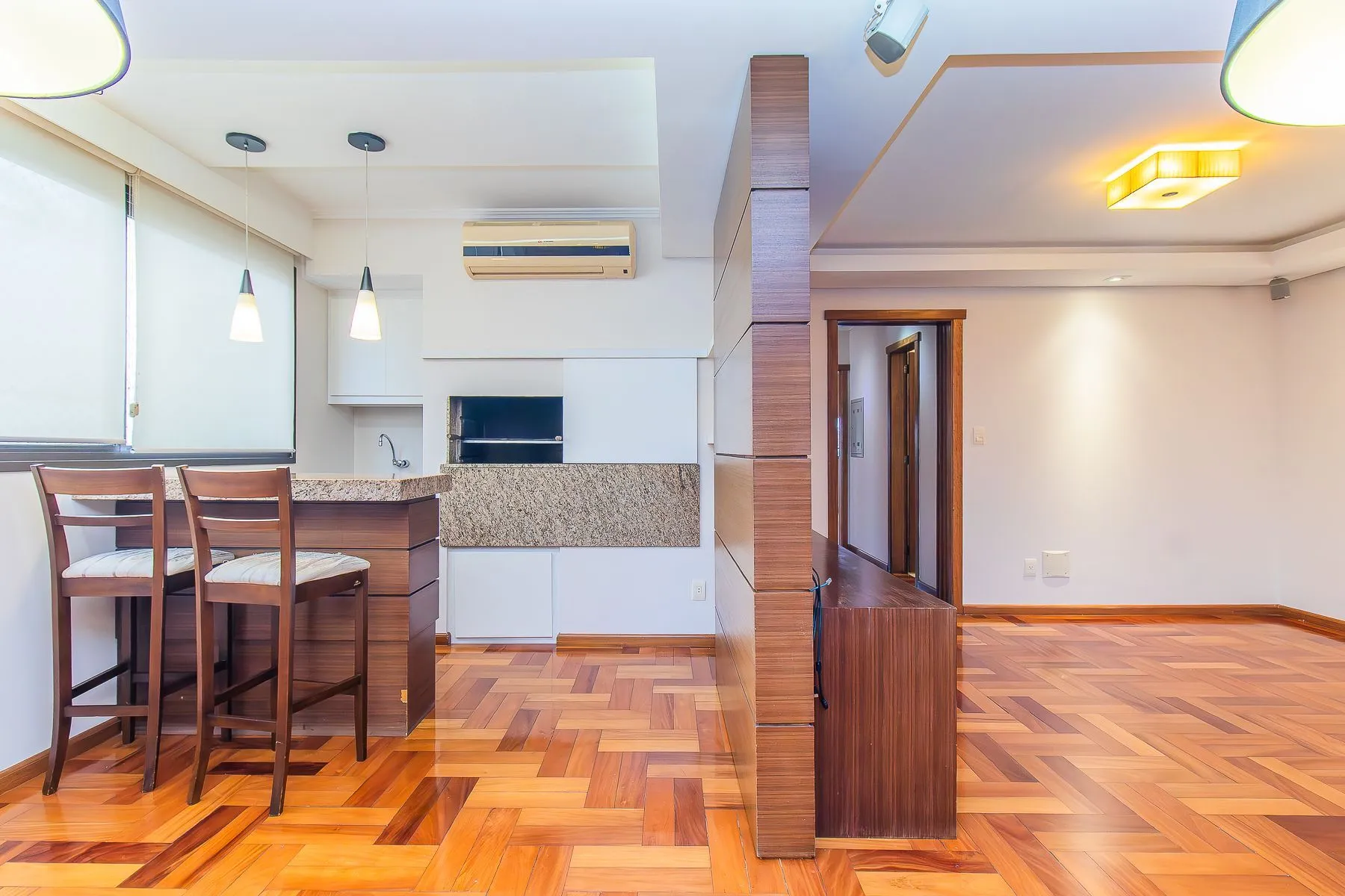 Imagem Apartamento semi mobiliado, impecável, com 126m² privativo.