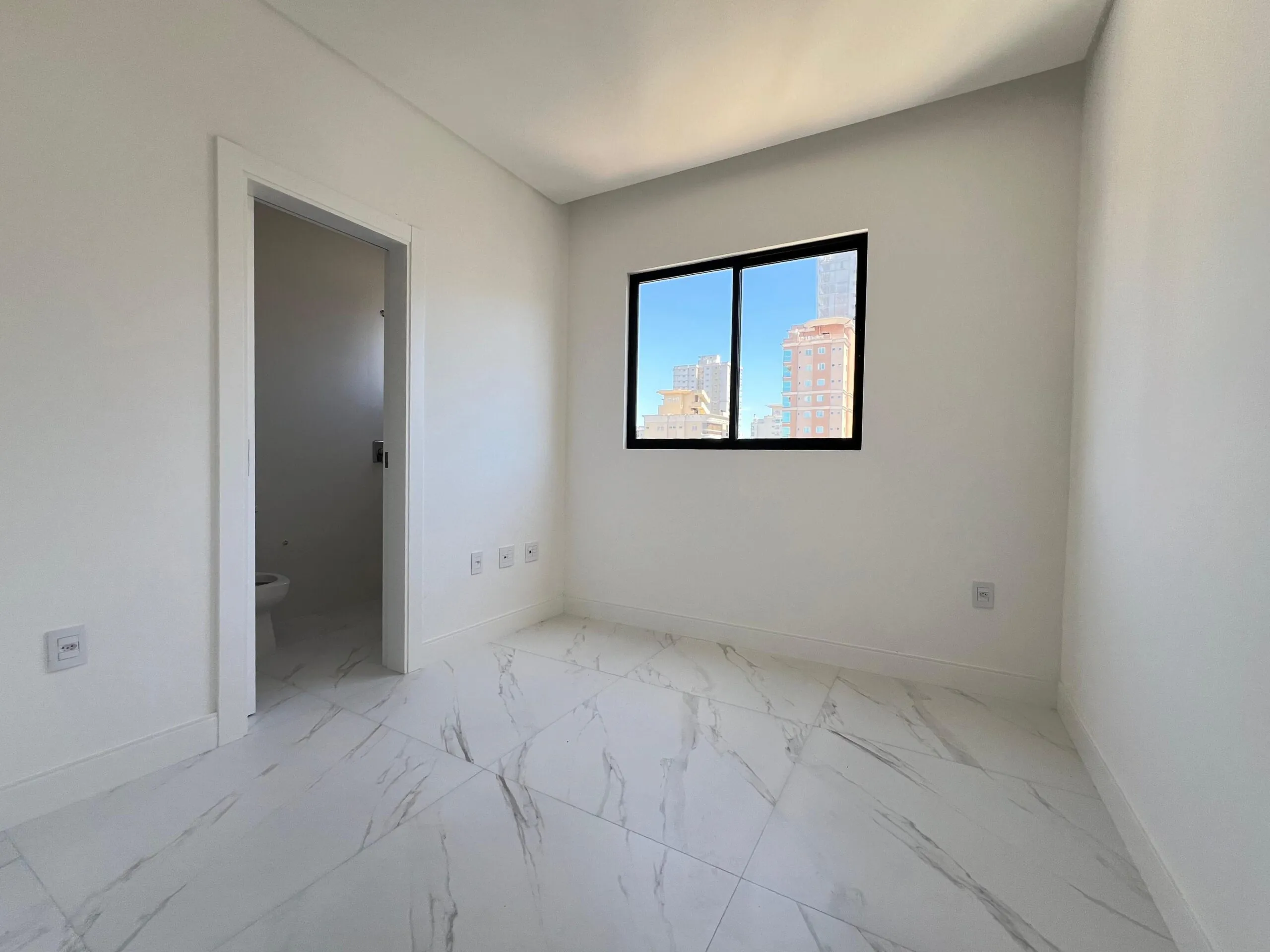 Imagem Apartamento com vista para o mar à venda com 129.31m2 por R$ 1.950.000,00